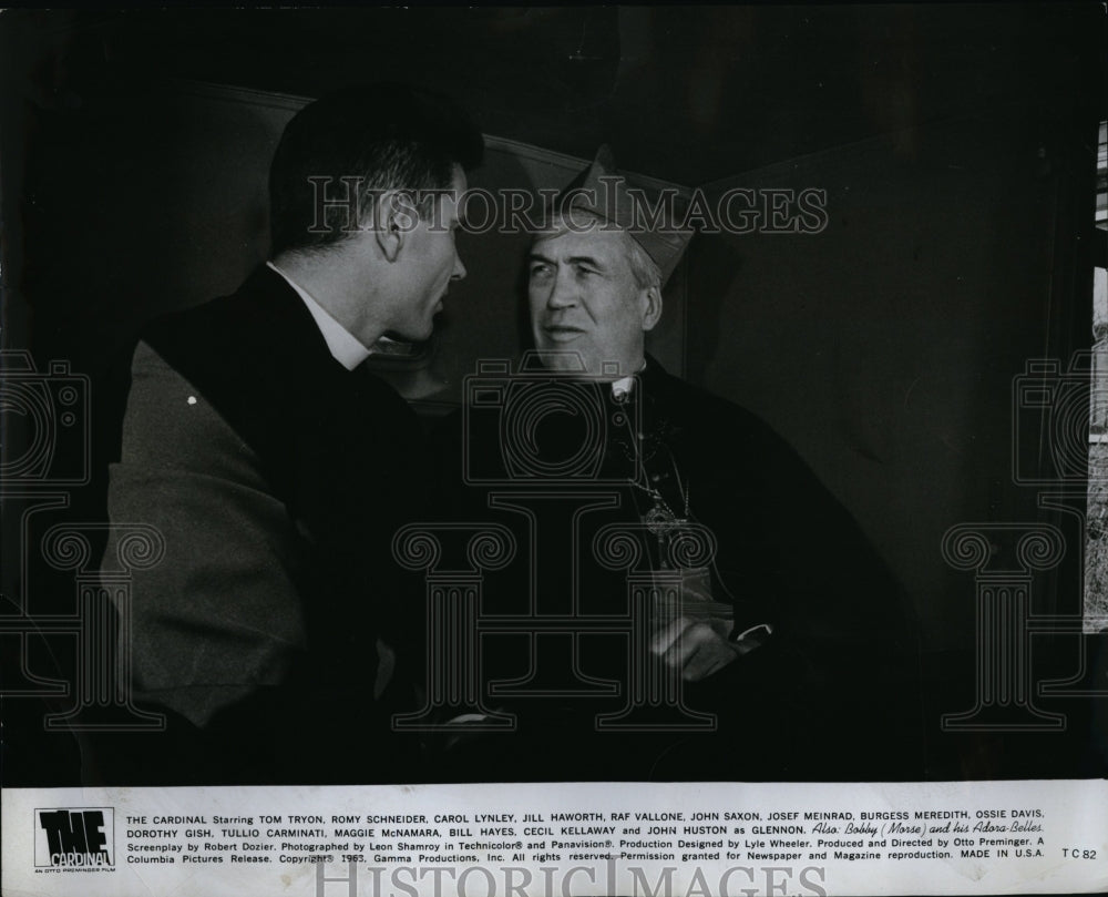 1963 Press Photo Tom Tryon and John Houston in &quot;The Cardinal&quot;- Historic Images