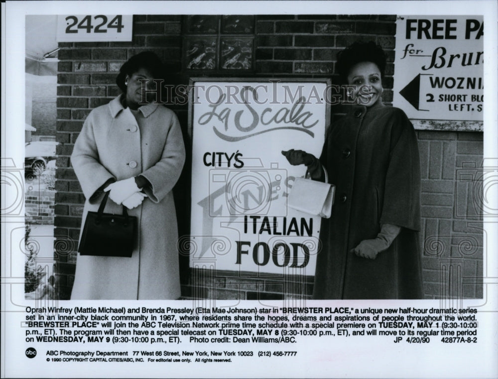 1990 Press Photo &quot;Brewster Place&quot; Ophra Winfrey &amp;  Brenda Pressley- Historic Images