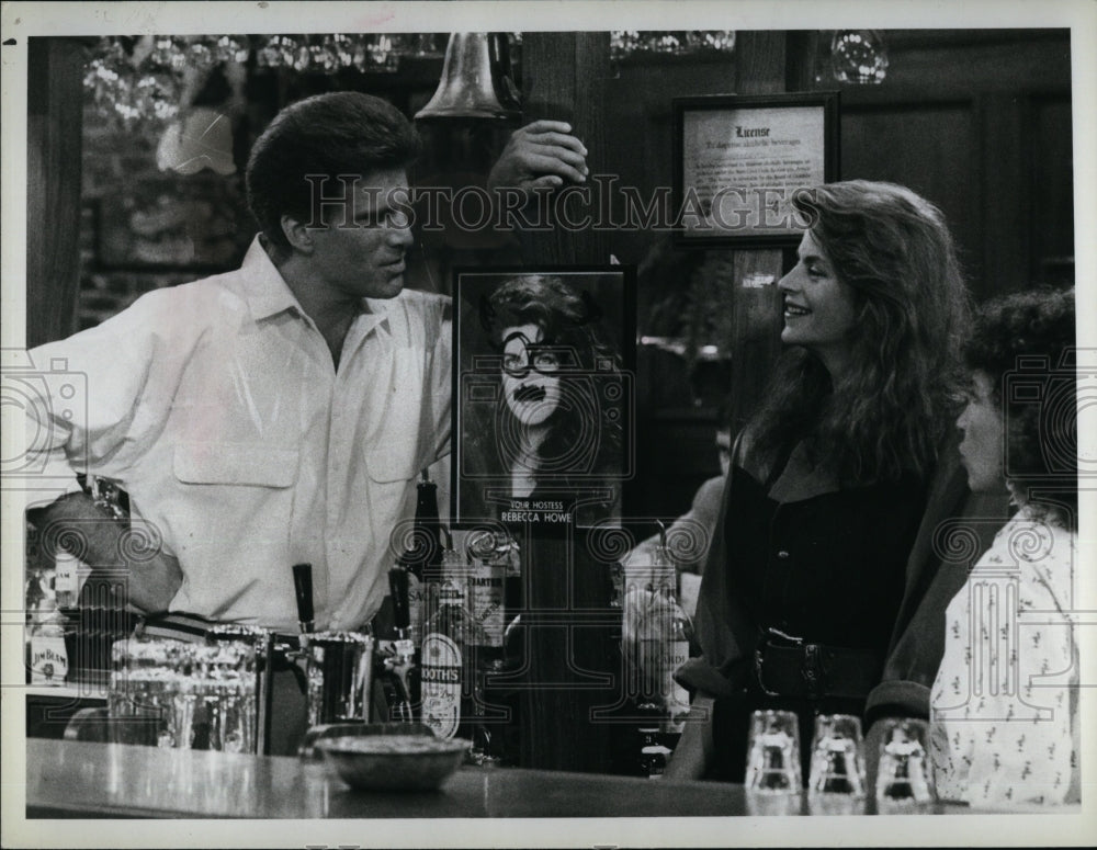 1987 Press Photo Actor Ted Danson &amp; Kirstie Alley in &quot;Cheers&quot;- Historic Images