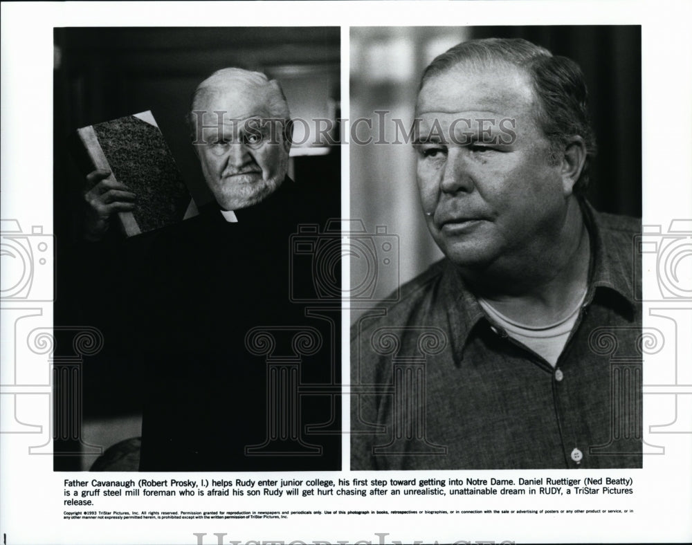 1993 Press Photo Robert Prosky  Actor Ned Beatty Rudy Drama Football Movie Film - Historic Images