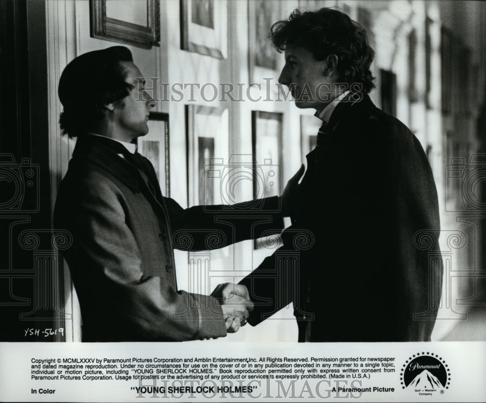 1985 Press Photo Nicholas Rowe and Anthony Higgins in &quot;Young Sherlock Holmes&quot;- Historic Images