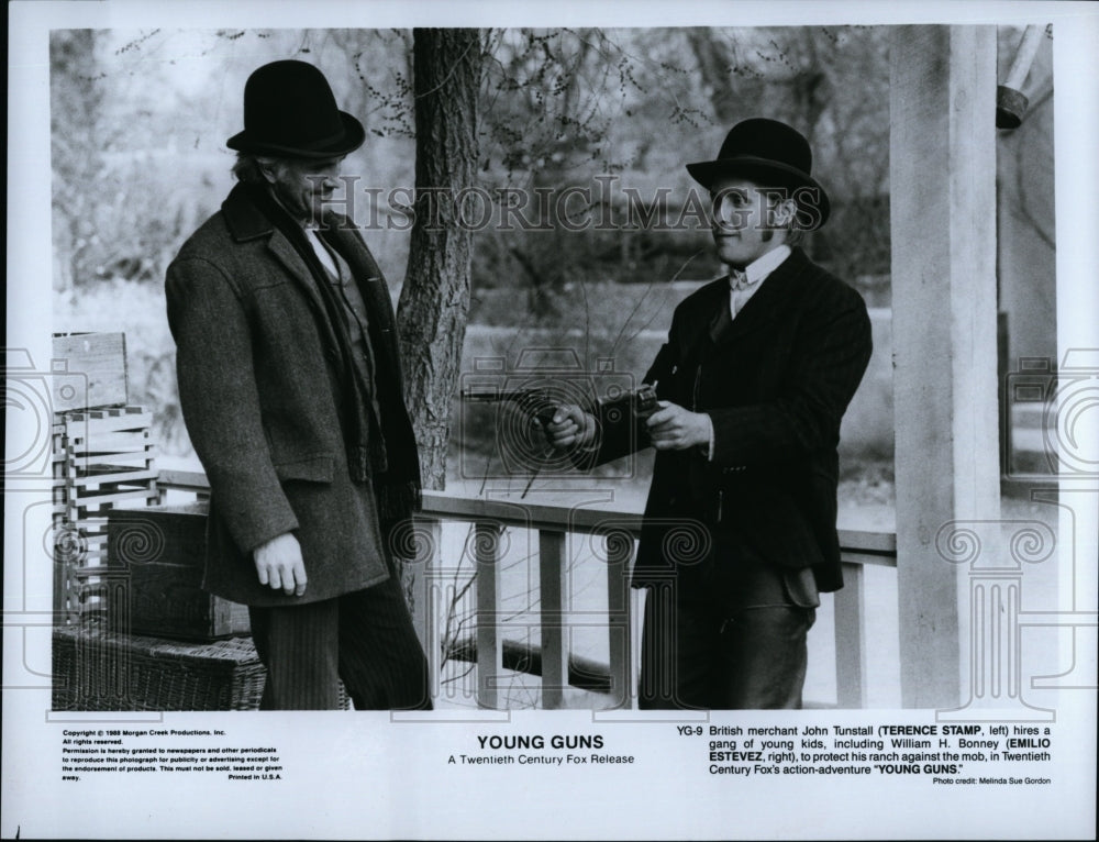 1988 Press Photo Terence Stamp Actor Emilio Estevez Young Guns Action Movie Film- Historic Images