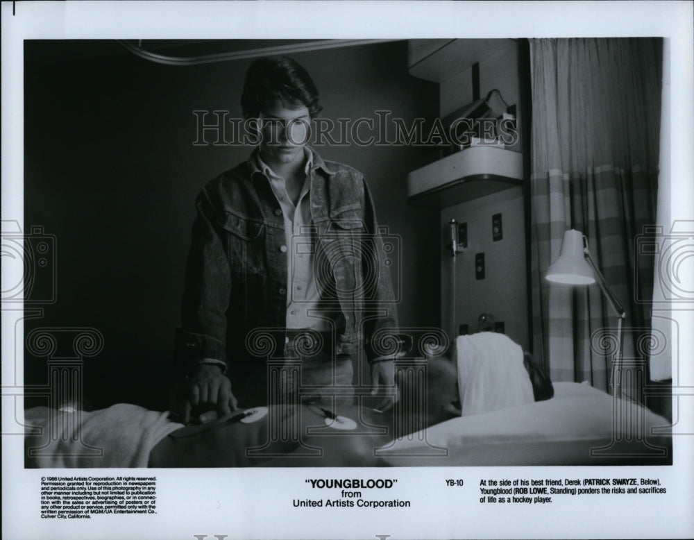 1986 Press Photo Patrick Swayze and Rob Lowe in &quot;Youngblood&quot;- Historic Images