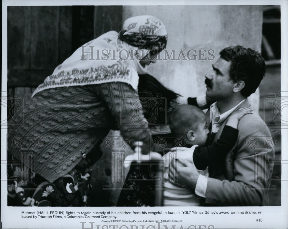 1982 Press Photo Hail Ergun Actor in &quot;Yol&quot;- Historic Images