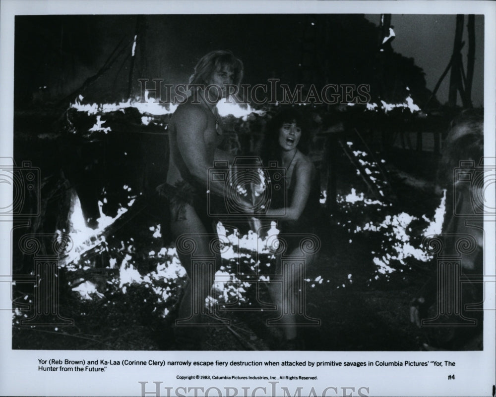 1983 Press Photo Reb Brown Corinne Clery in &quot;Yor, The Hunter from the Future&quot;- Historic Images