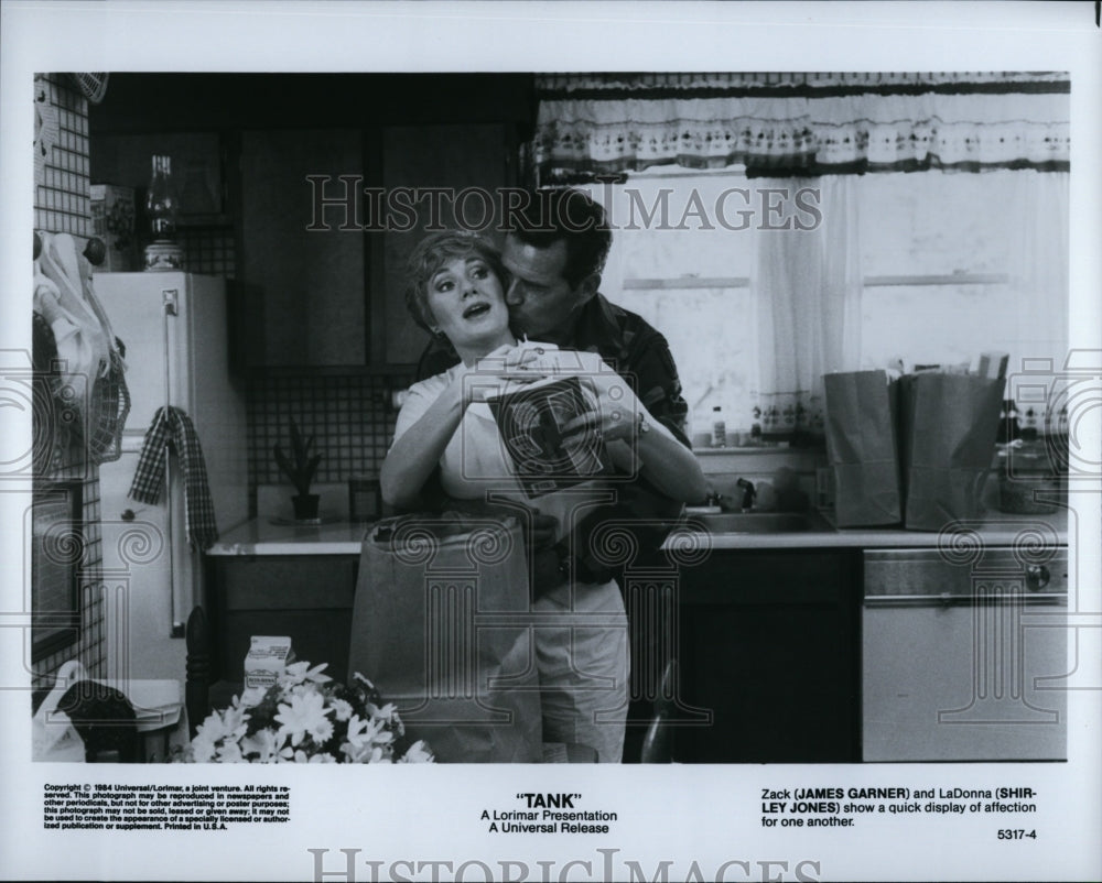 1984 Press Photo James Garner and Shirley Jones in &quot;Tank&quot;- Historic Images