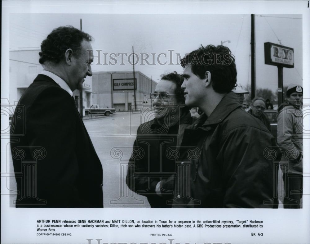 1985 Press Photo Arthur Penn, Gene Hackman, Matt Dillon, &quot;Target&quot;- Historic Images