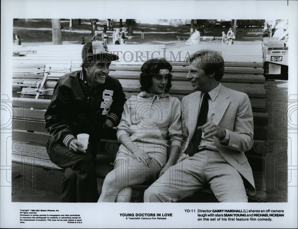 1982 Press Photo Director Garry Marshall, Sean Young, Michael McKean- Historic Images