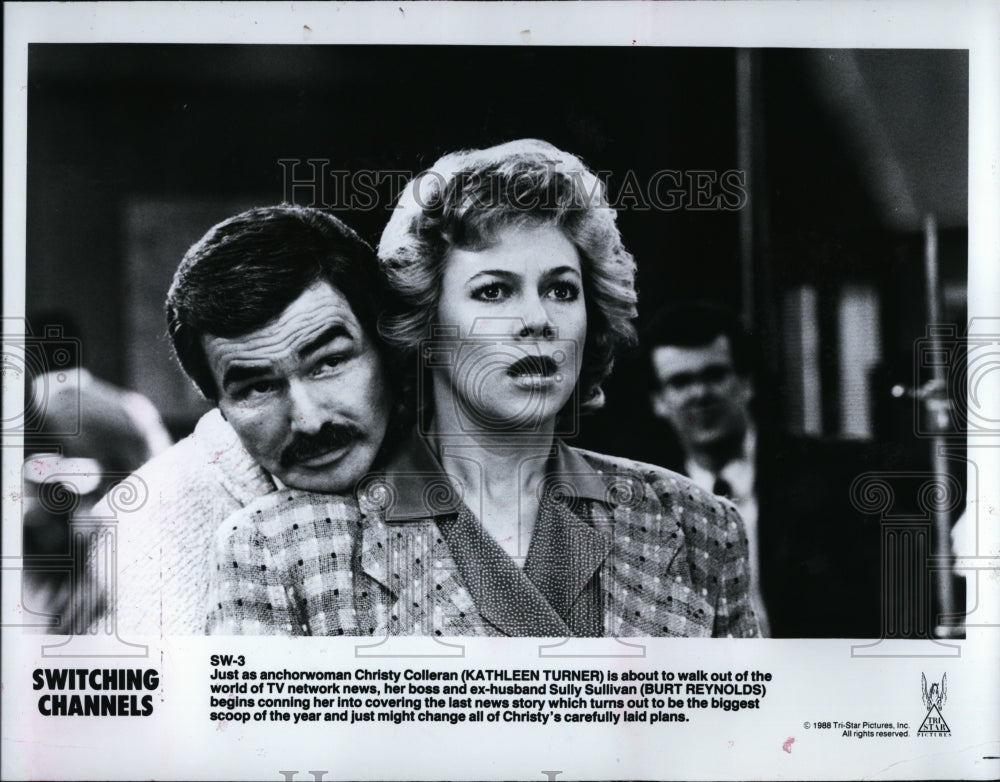 1988 Press Photo Kathleen Turner Burt Reynolds Switching Channels- Historic Images