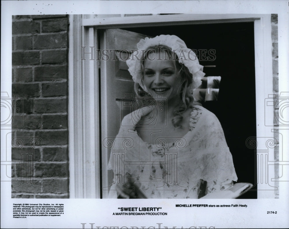 1986 Press Photo Michelle Pfeiffer in &quot;Sweet Liberty&quot;- Historic Images