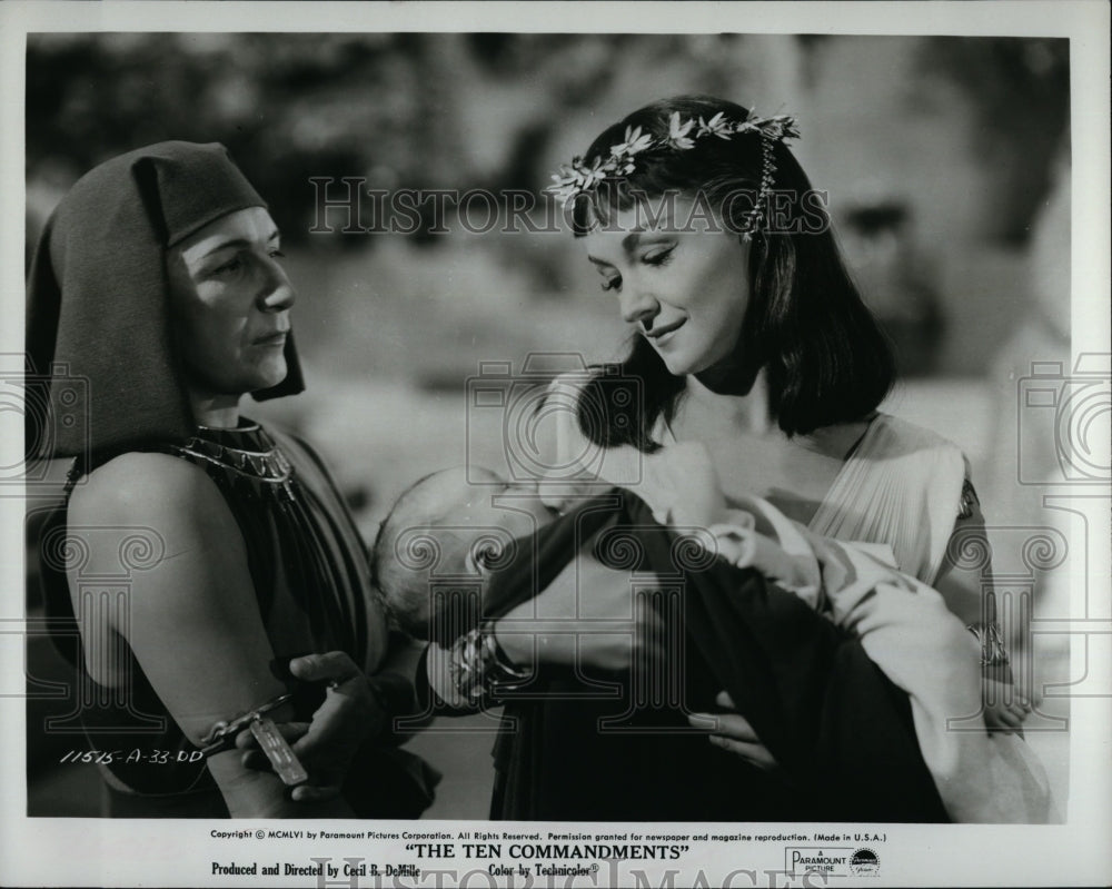 1956 Press Photo Judith Anderson and Nina Foch in &quot;The Ten Commandments&quot;- Historic Images