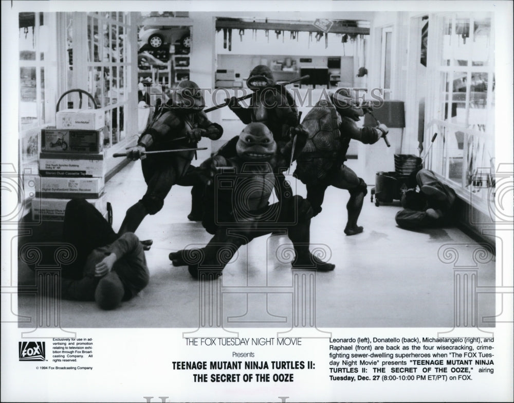 1994 Press Photo scene from &quot;Teenage Mutant Ninja Turtles III&quot;- Historic Images