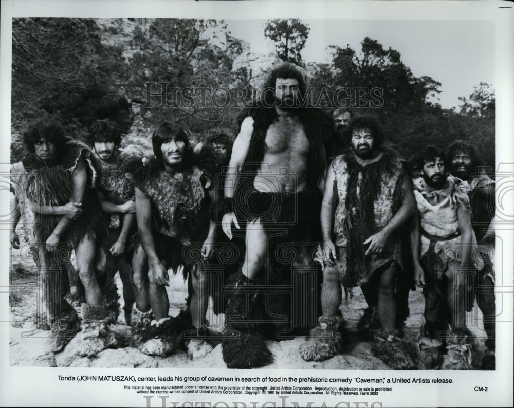 1981 Press Photo John Matuszak in a scene from "Caveman"- Historic Images