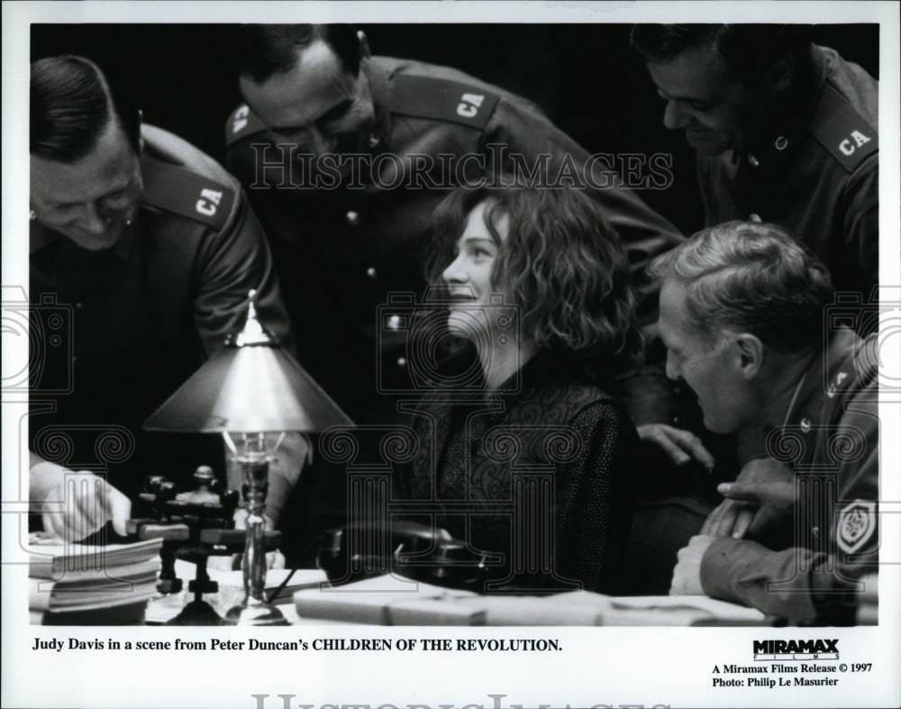 1997 Press Photo Actress Judy Davis In &quot;Children Of The Revolution&quot; - Historic Images