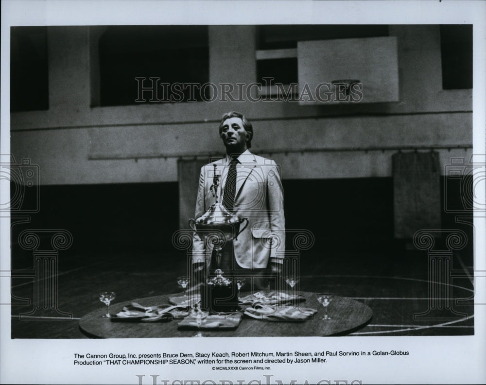 1982 Press Photo Robert Mitchum in "That Championship Season"- Historic Images
