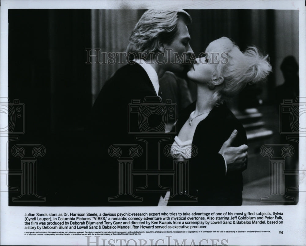 1987 Press Photo &quot;Vibes&quot; Cyndi Lauper, Julian Sands- Historic Images