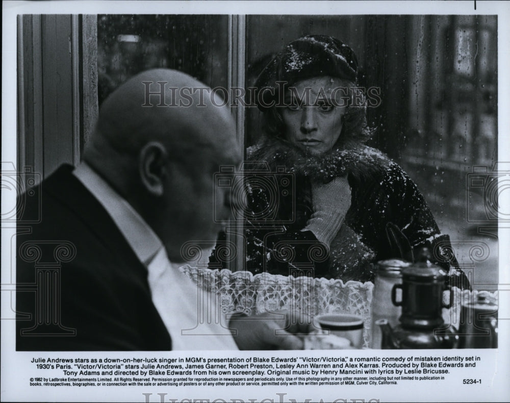 1982 Press Photo Julie Andrews Stars In &quot;Victor/Victoria&quot;- Historic Images