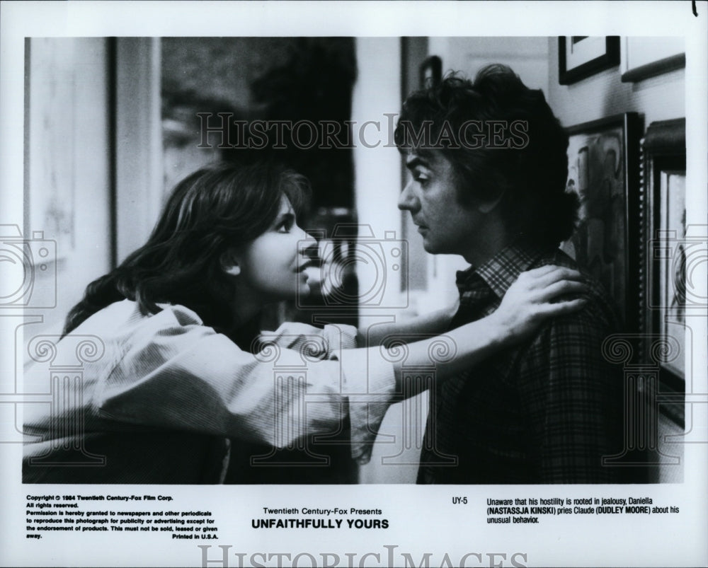 1984 Press Photo Actor Dudley Moore &amp; Nastassja Kinski In &quot;Unfaithfully Yours&quot;- Historic Images