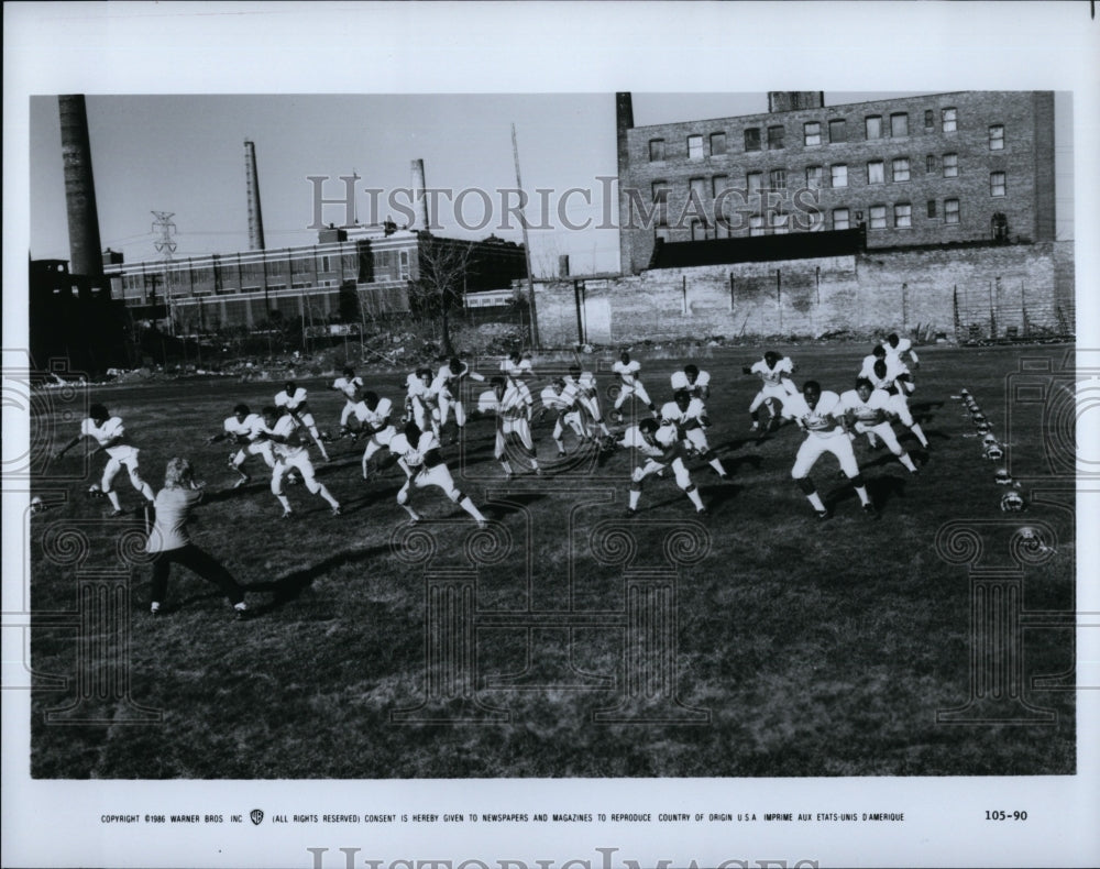 1986 Press Photo Actors in Scene from Film &quot;Wildcats&quot;- Historic Images