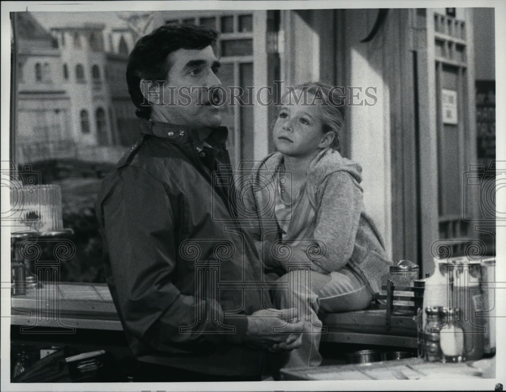 1984 Press Photo Pat Scheneider and Natalie Klinger in &quot;One Day at a Time&quot;.- Historic Images