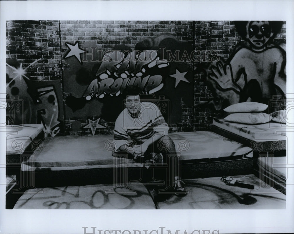 Press Photo Host On Set Television TV Show Rap Around Teen Program- Historic Images