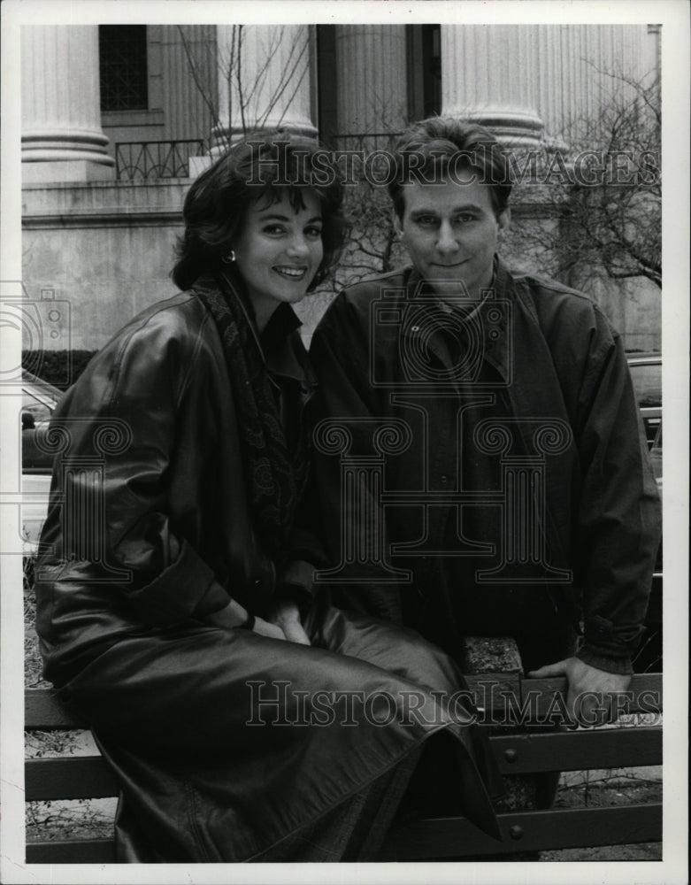 1987 Press Photo Margaret Colin Actress Timothy Carhart Actor Leg Work TV Show- Historic Images