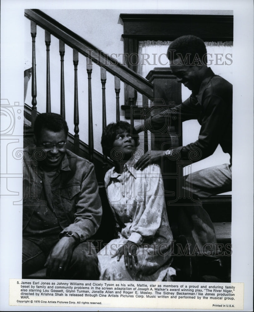 1976 Press Photo James Earl Jones Cicely Tyson River Niger Drama Movie Film- Historic Images