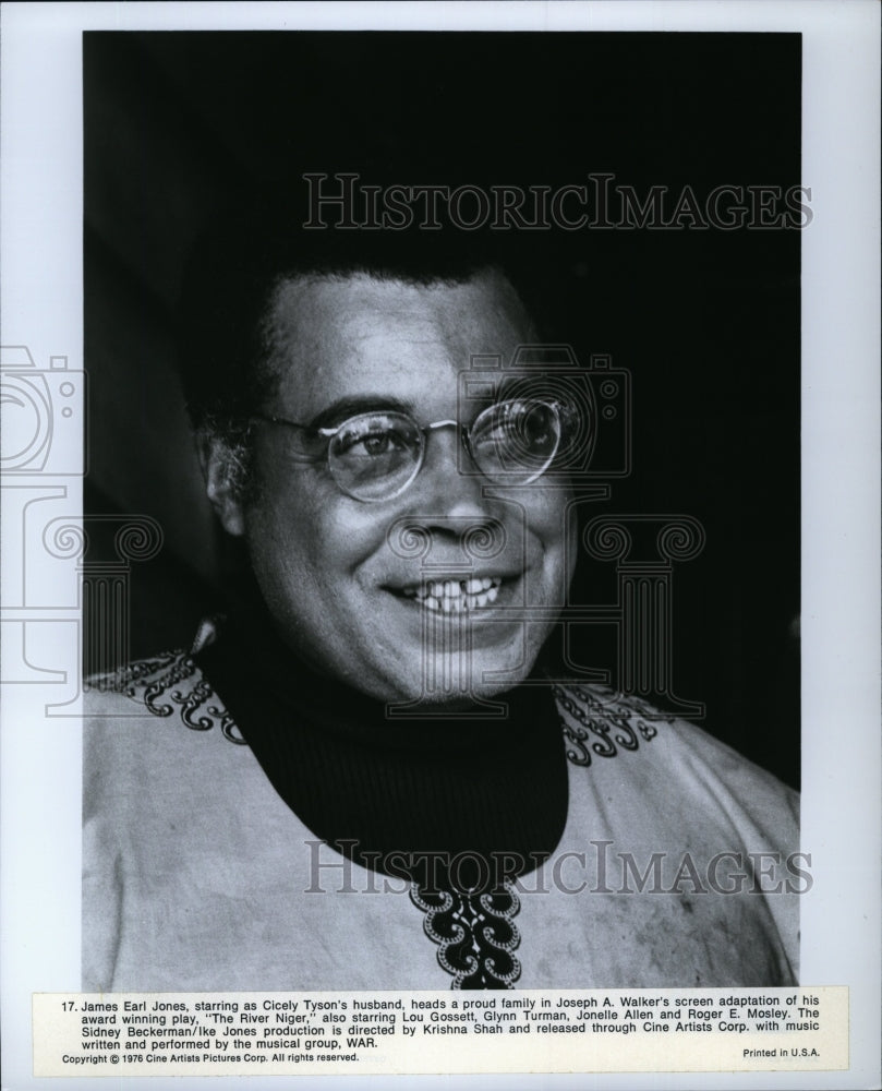 1976 Press Photo James Earl Jones American Actor River Niger Drama Movie Film- Historic Images