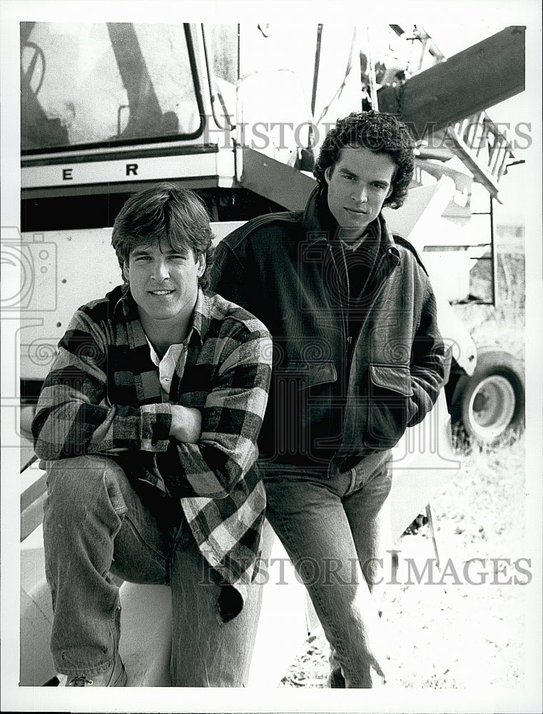 1989 Press Photo John Terlesky and Darren Dalton in &quot;Curse of the Corn People&quot;.- Historic Images