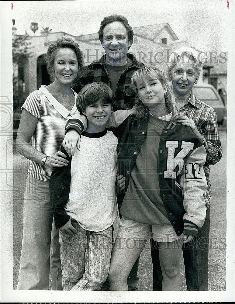 1988 Press Photo Cast of CBS Summer Playhouse the &quot;Fort Figuero&quot;.- Historic Images