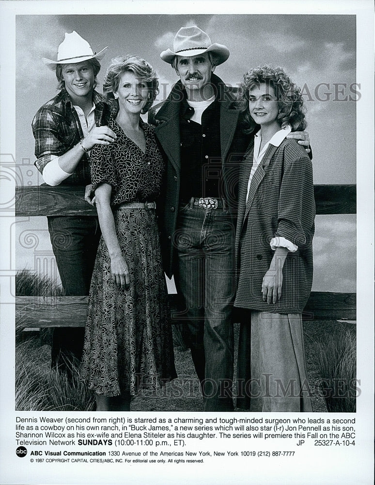 1987 Press Photo Dennis Weaver with cast of &quot;Buck James&quot;.- Historic Images