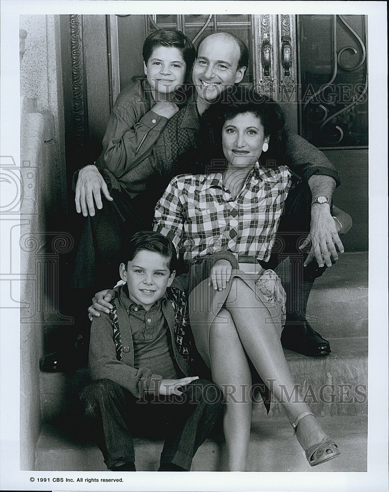 1991 Press Photo Cast of CBS program &quot;Brooklyn Bridge&quot;.- Historic Images