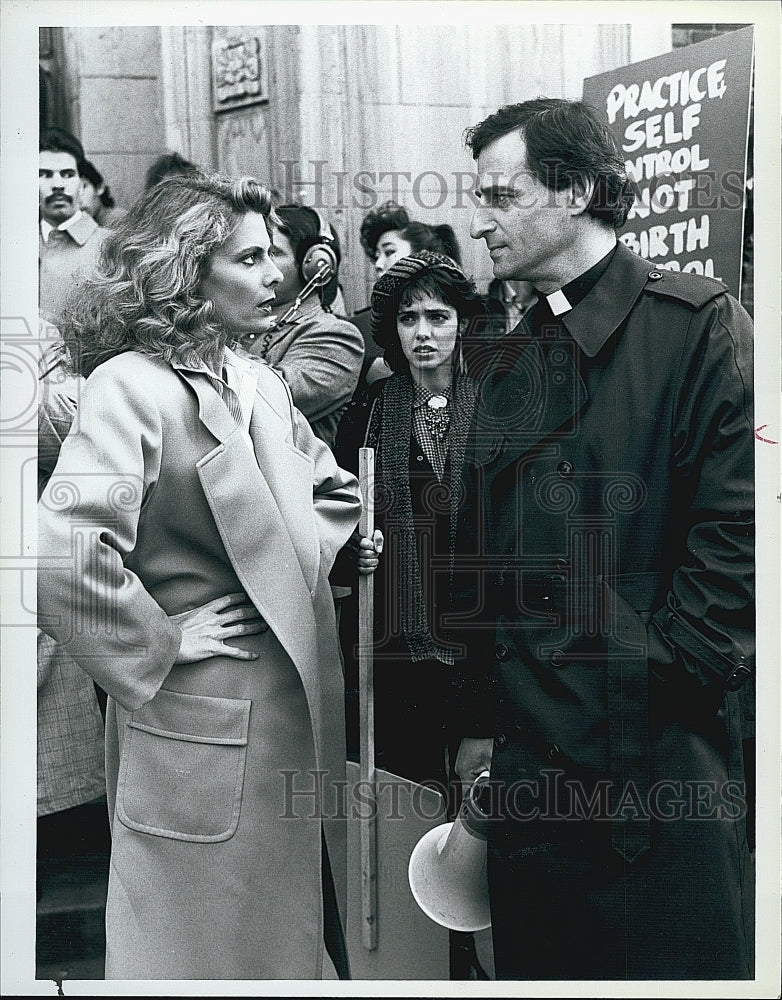 1987 Press Photo Kathleen Beller Kathryn Harrold Norman Parker In &quot;Bronx Zoo&quot;- Historic Images