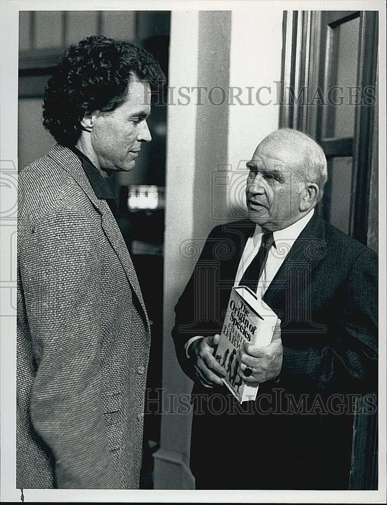 1988 Press Photo Edward Asner and Richard Beymer in &quot;The Bronx Zoo&quot;.- Historic Images