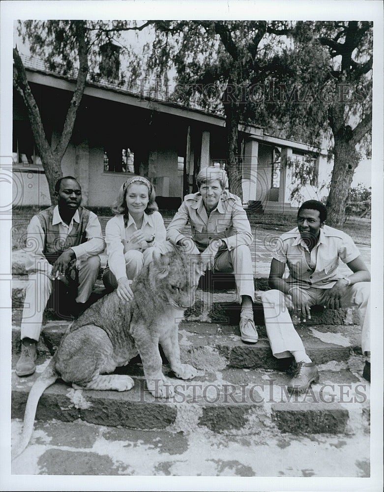 1982 Press Photo A scene from &quot;Bring &#39;Em Back Alive&quot;- Historic Images