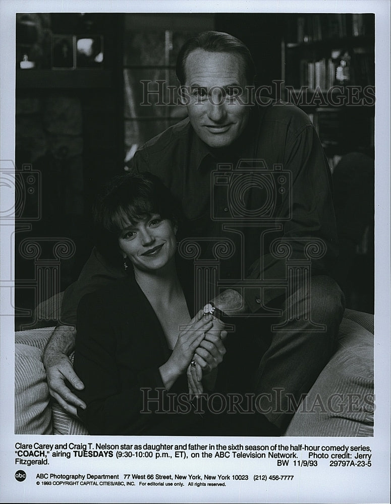 1993 Press Photo Craig T. Nelson, Clare Carey &quot;Coach&quot;- Historic Images