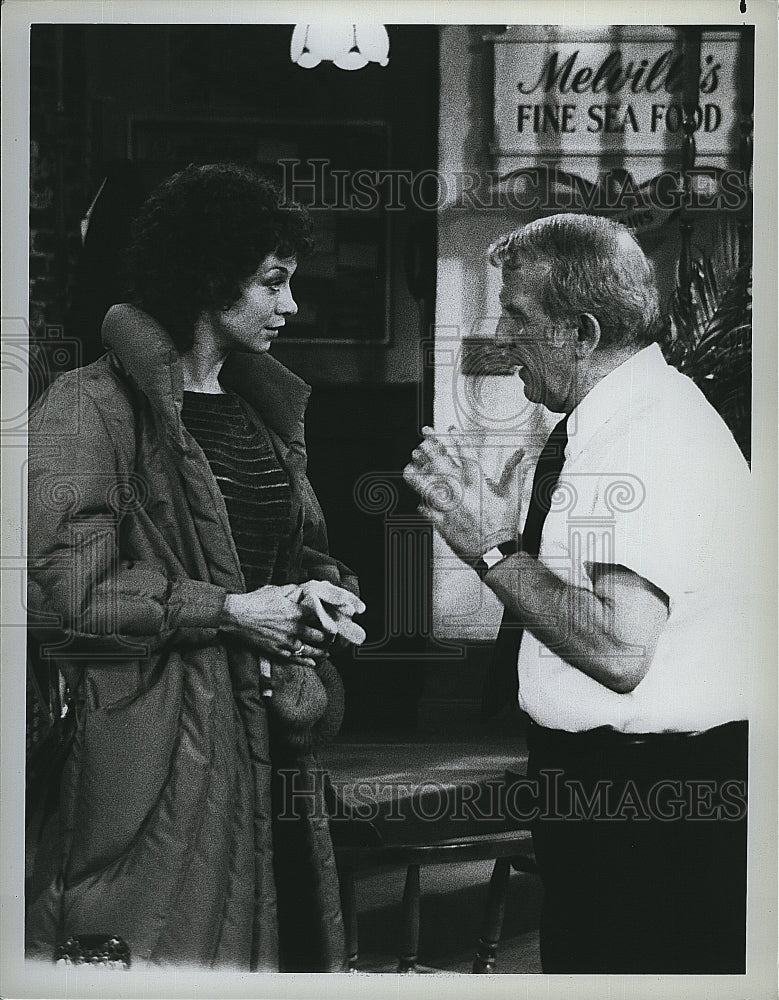 1982 Press Photo Richolas Colasanto, Murphy Cross &quot;Cheers&quot;- Historic Images