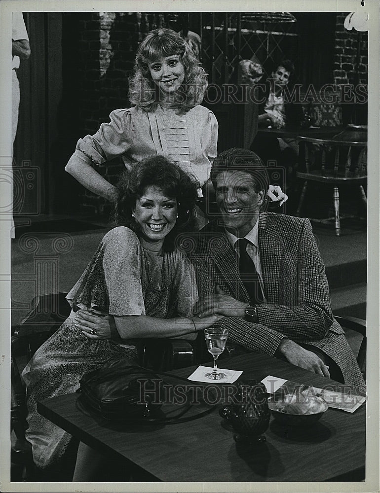 1982 Press Photo Shelley Long, Ted Danson, Donna McKechnie &quot;Cheers&quot;- Historic Images