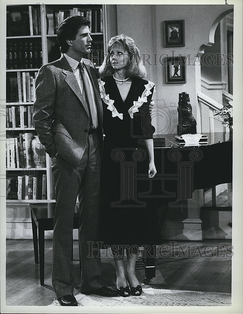 1987 Press Photo Actor Ted Danson &amp; Shelley Long in &quot;Cheers&quot;- Historic Images