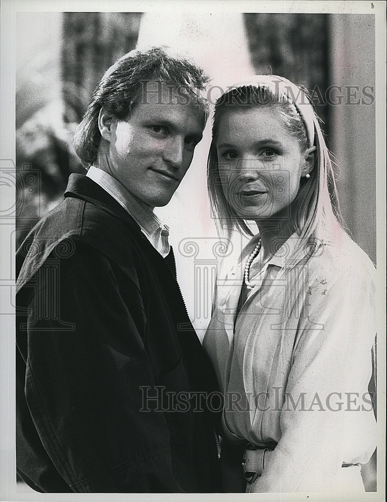 1989 Press Photo Woody Harrelson, Jackie Swanson &quot;Cheers&quot;- Historic Images