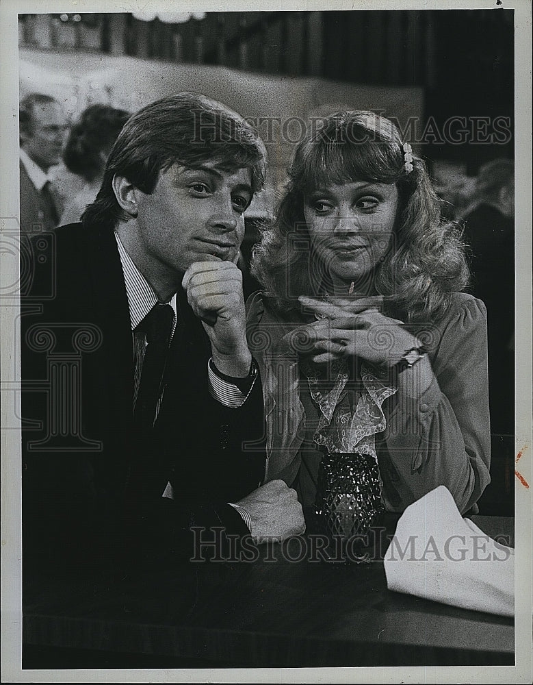 1982 Press Photo Shelley Long, James Read on &quot;Cheers&quot;- Historic Images