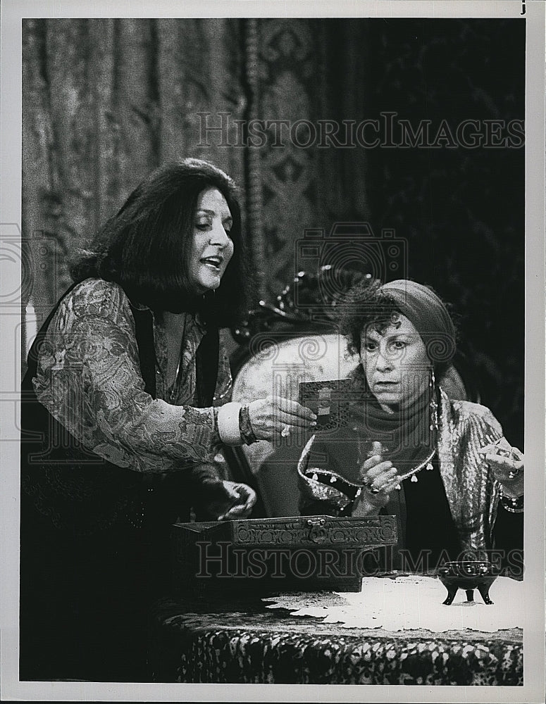 1991 Press Photo Rhea Perlman, Georgia Brown &quot;Cheers&quot;- Historic Images