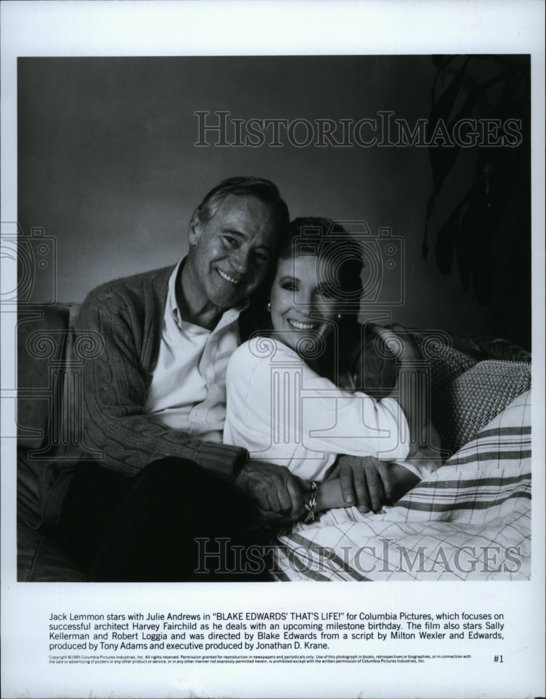 1985 Press Photo Actor Jack Lemmon &amp; Julie Andrews In &quot;That&#39;s Life&quot;- Historic Images