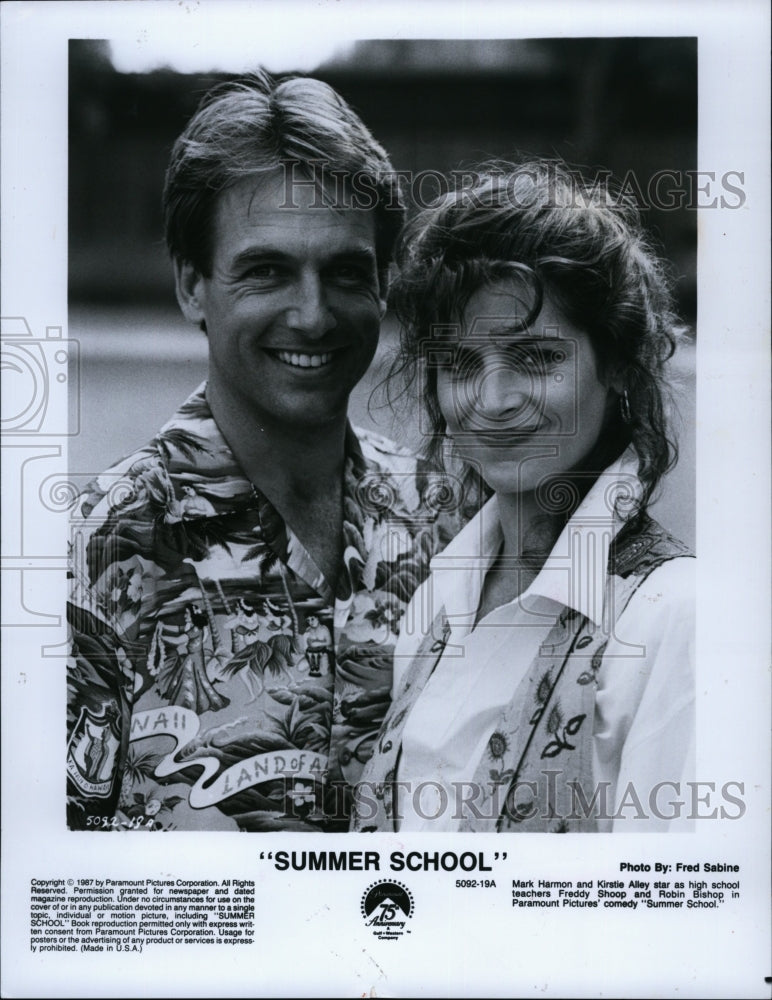 1987 Press Photo Actor Mark Harmon &amp; Kirstie Alley In &quot;Summer School&quot;- Historic Images