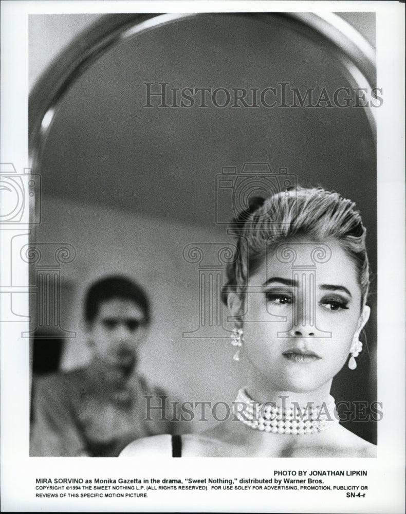 1994 Press Photo Mira Sorvino in &quot;Sweet Nothing&quot;- Historic Images