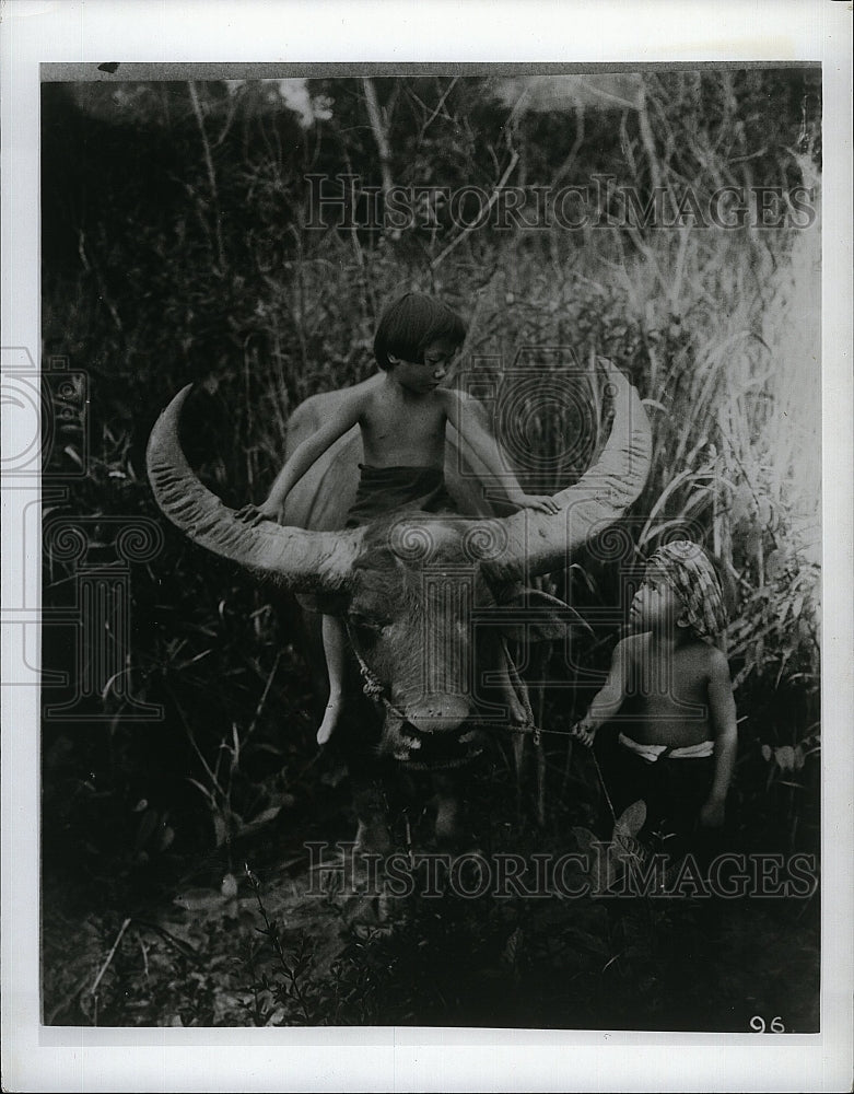 1982 Press Photo &quot;Chang&quot; Siamese natives in a documentary- Historic Images