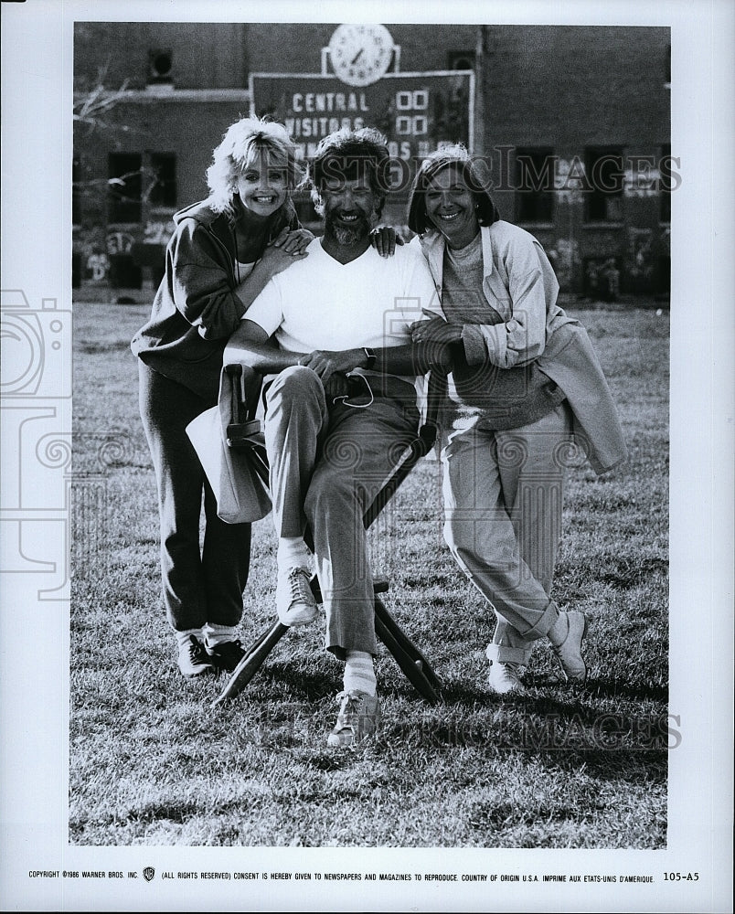 1985 Press Photo Michael Ritchie Director Goldie Hawn in &quot;Wildcats&quot;- Historic Images