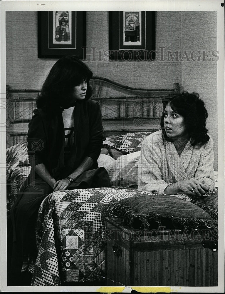 Press Photo TV Series &quot;One Day at a Time&quot; Valerie Bertinelli McKenzie Phillips- Historic Images