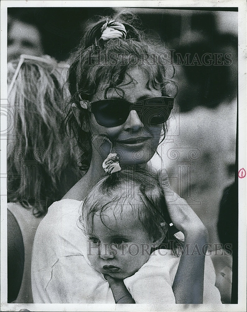 1986 Press Photo Actress Susan Sarandon With Daughter Eva Marie At 7 Months- Historic Images