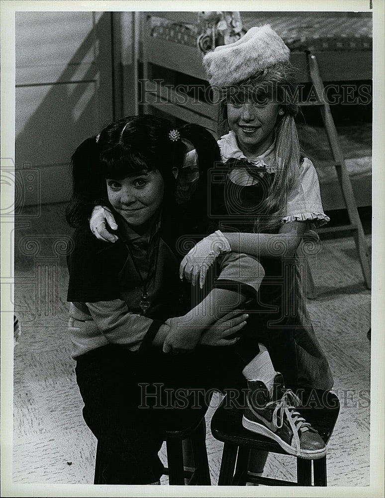 1986 Press Photo Soleil Moon Frye and Ami Foster in &quot;Punky Brewster&quot;- Historic Images